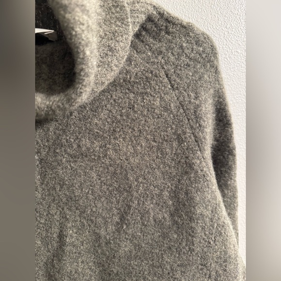 Aritzia Plutarch Sweater - Picture 4 of 5